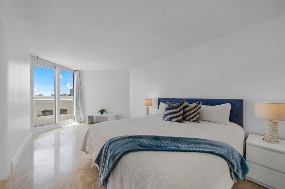 3 habitaciones, escritorio, tabla de planchar con plancha y wifi 