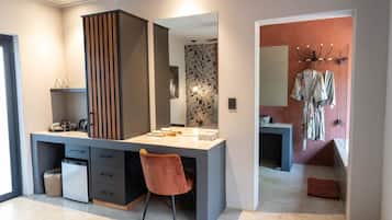 1 bedroom, in-room safe, individually decorated, blackout drapes