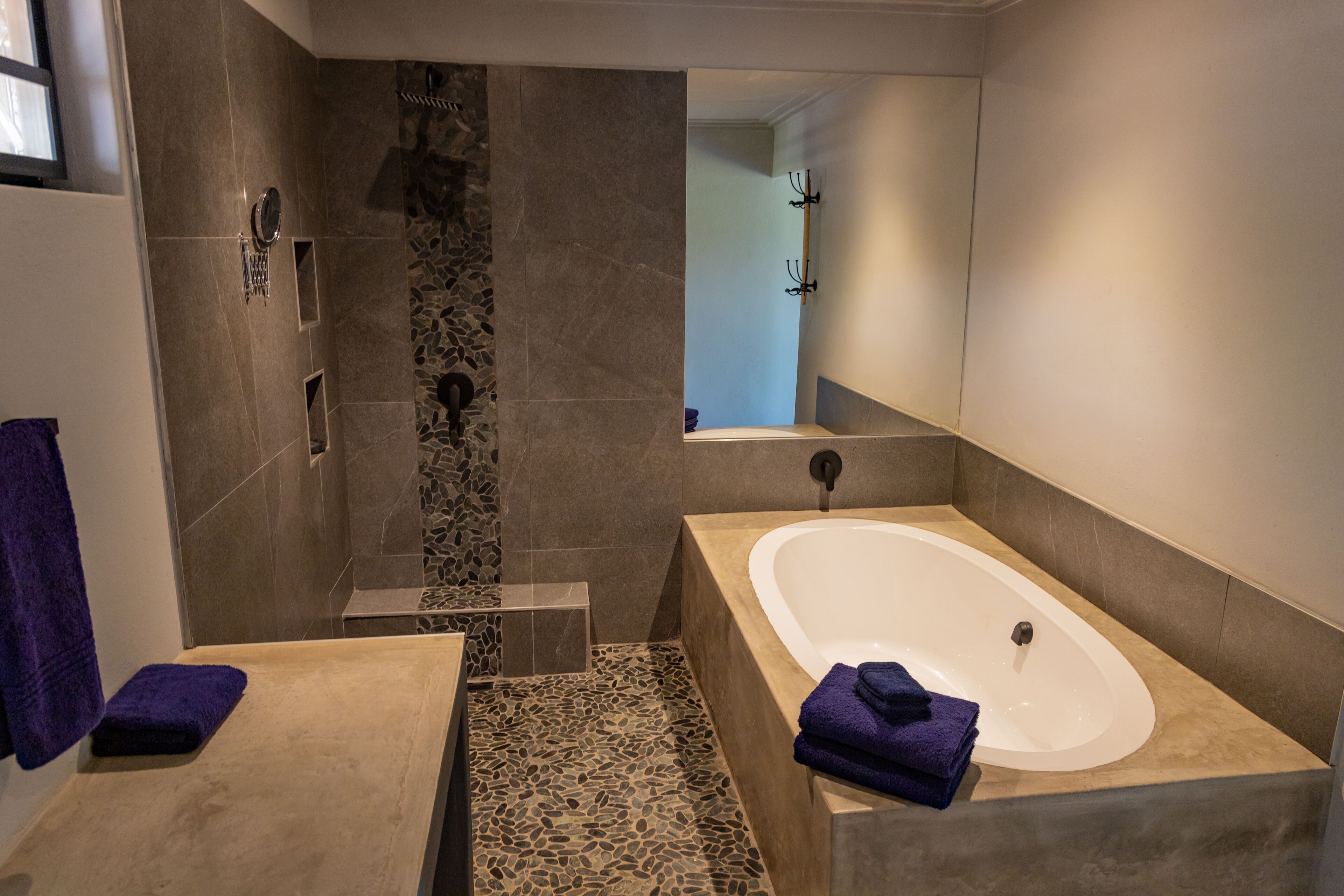 Exclusive-mökki | Kylpyhuone | Hiustenkuivaaja, kylpytakit, tohvelit, pyyhkeet