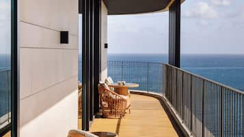 Corner Suite | 1 bedroom, premium bedding, pillow-top beds, minibar
