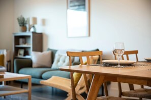 Dining - Revy Mountain Retreat (Revelstoke)