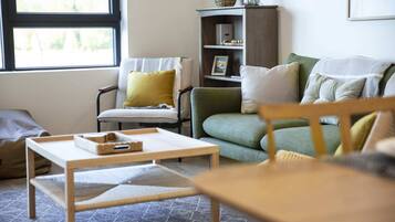 TV, fireplace, offices