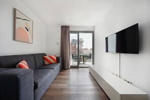 1 Bedroom Apartment, Balcony and Sofa | In-room safe, laptop workspace, free WiFi, bed sheets - Numa Barcelona Colmena (Barcelona)