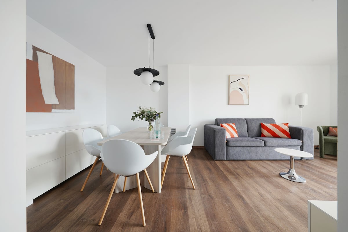 Apartment, 2 Bedrooms, Balcony (Sofa) | Ruang tamu | 43 inci sebuah televisyen pintar dengan digital