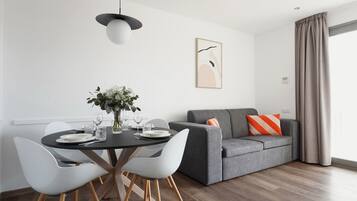 Appartement, 1 slaapkamer, balkon (Sofa) | Een kluis op de kamer, een laptopwerkplek, gratis wifi, beddengoed