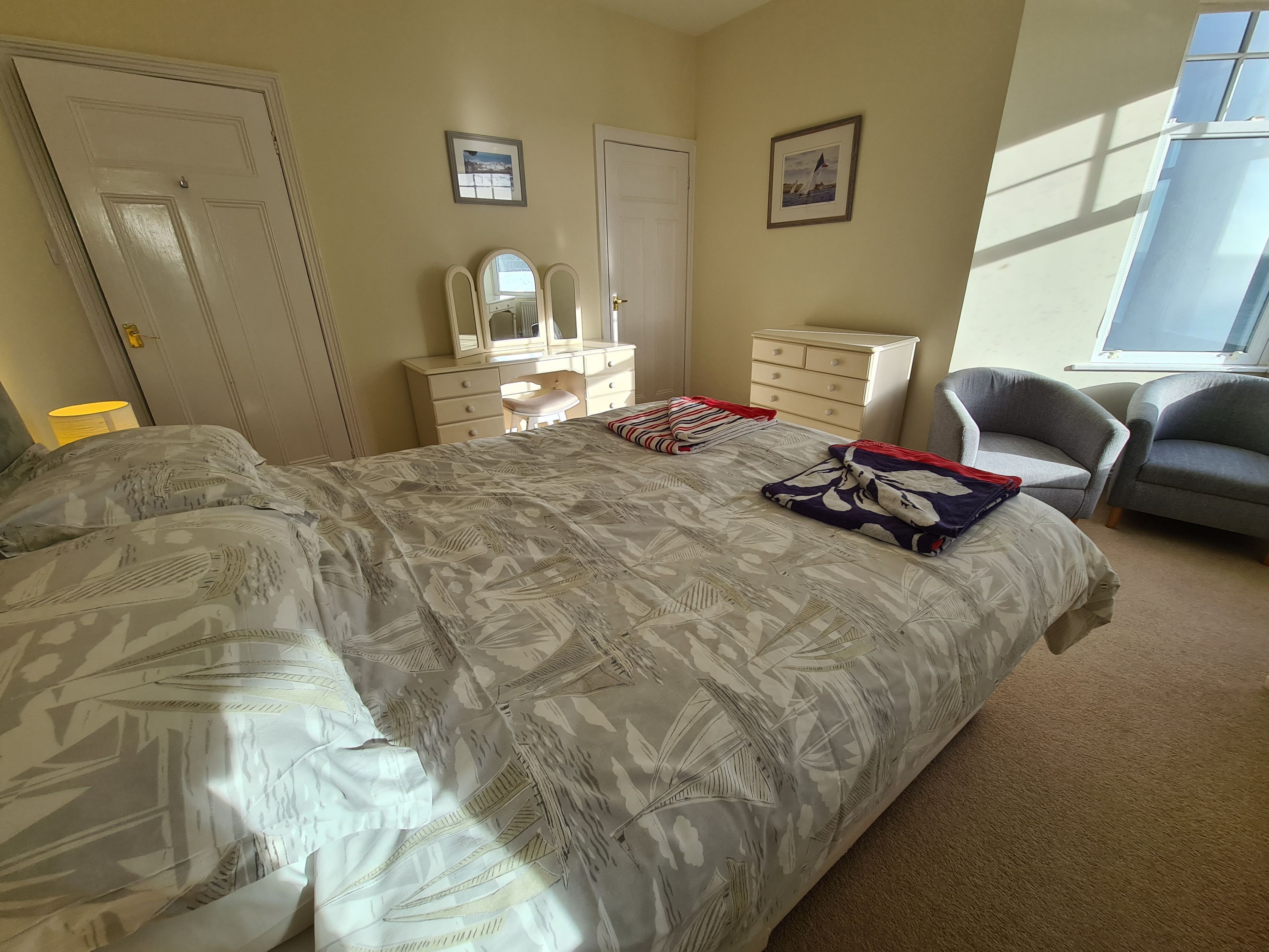 2 bedrooms, iron/ironing board, travel cot, WiFi