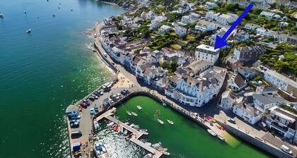 Pennant - an apartment that sleeps 4 guests in 2 bedrooms