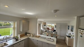 Microondas, horno, lavavajillas y tostadora