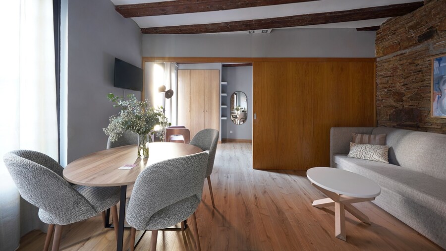 Numa | Lustre Apartments