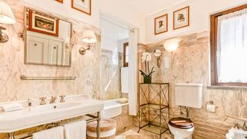 Doccia, asciugacapelli, bidet