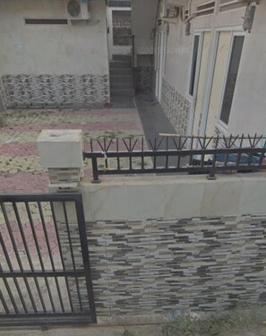 Front of property - OYO Life 92780 Kost Bara (Tangerang)