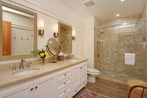 Condo (Capitol Peak 3127) | Banheiro | Produtos de toalete grátis, secador de cabelo, toalhas de banho