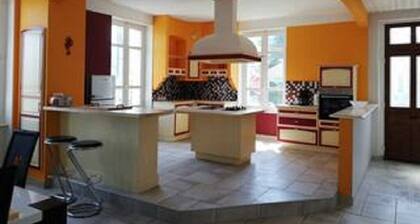 Maison au cĆur d'une pension Ă©questre