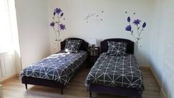 2 chambres, lit parapluie, Wi-Fi gratuit, draps fournis