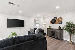 TV - Modern 3BR Home w/ Huge Backyard | LCP Collection (Westchester)