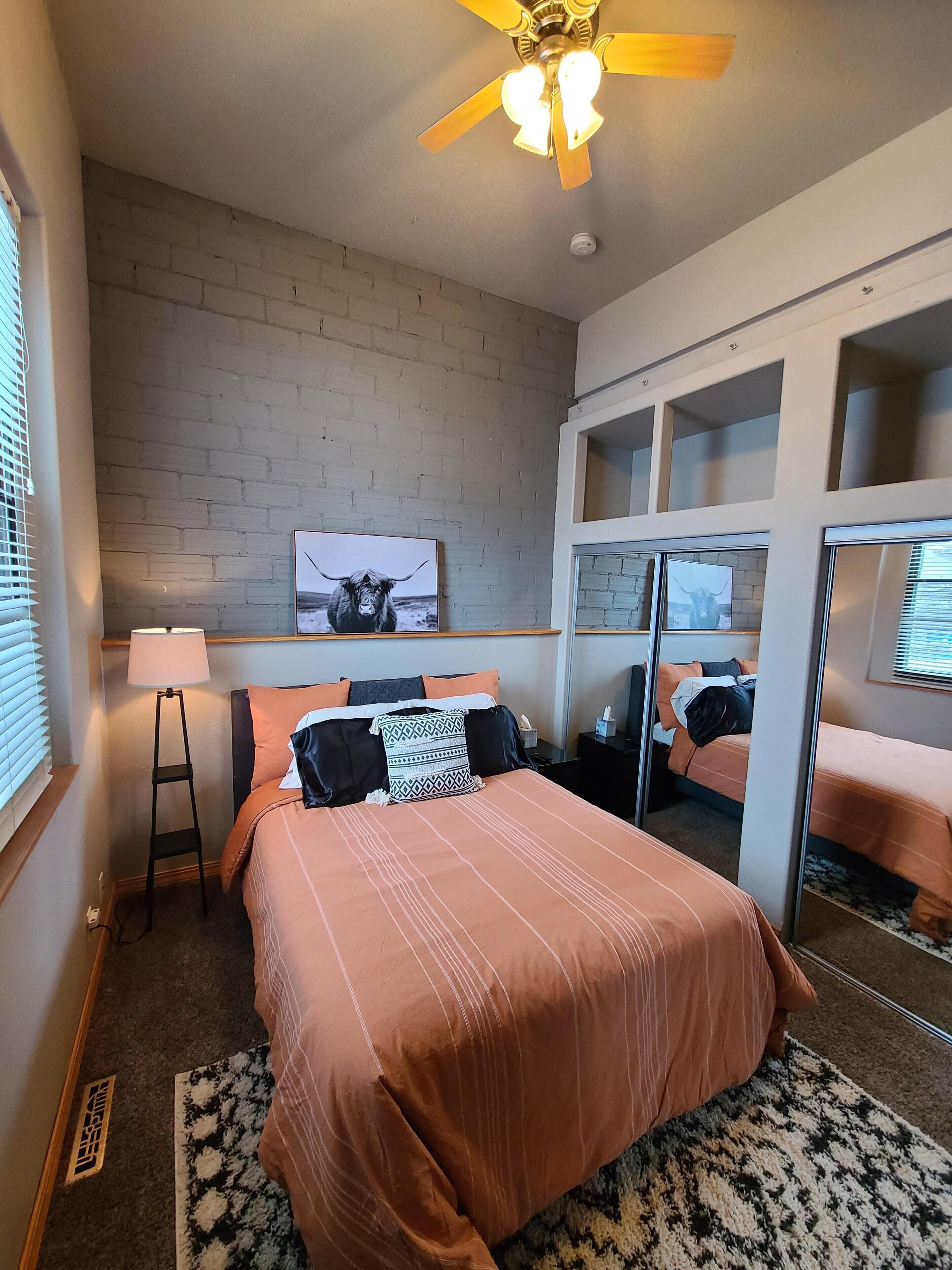 3 chambres, fer et planche à repasser, Wi-Fi, draps fournis