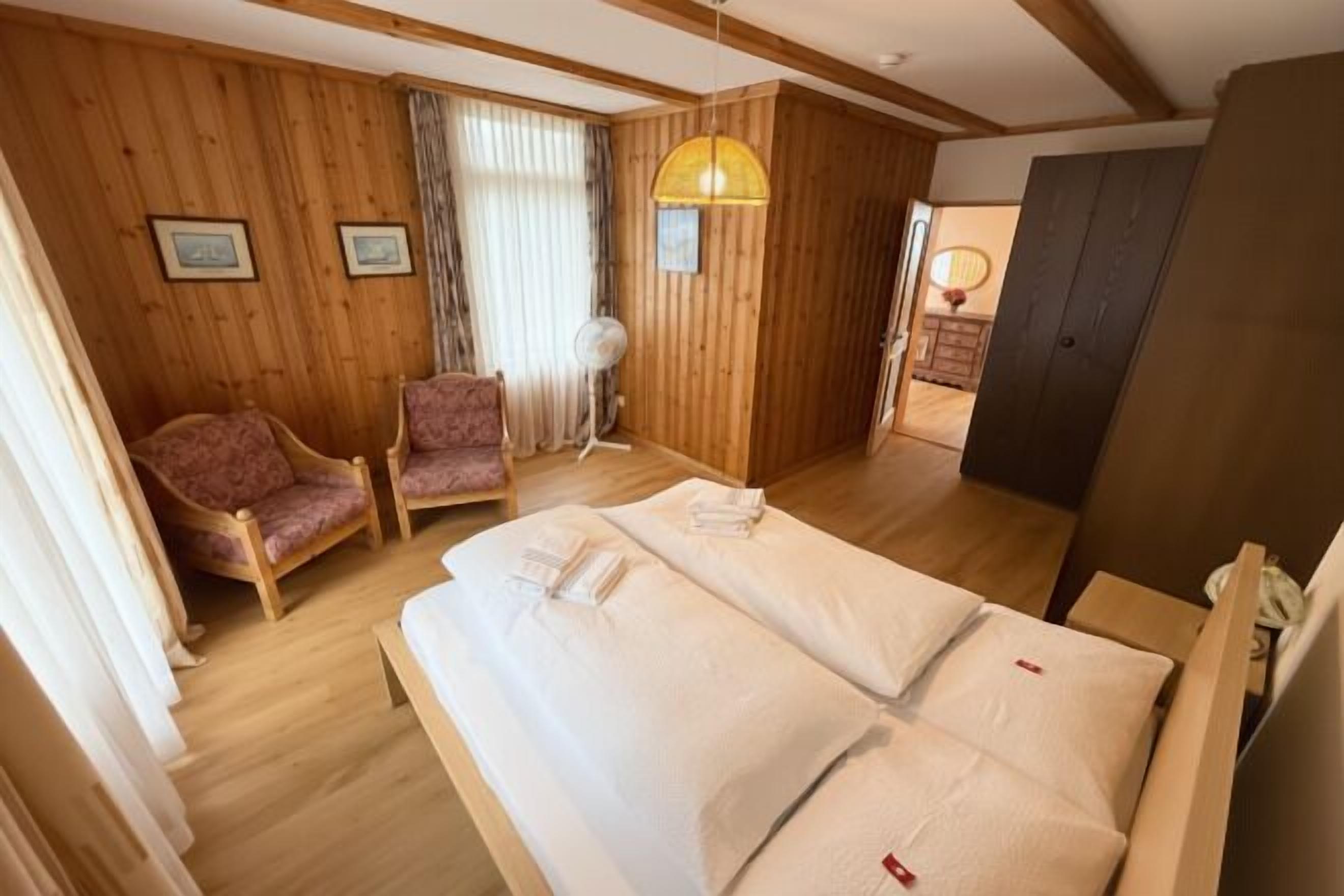 Premium bedding, memory foam beds, desk, soundproofing