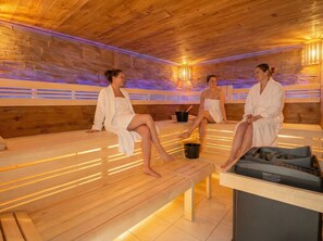 Un sauna, salas de tratamiento o masajes