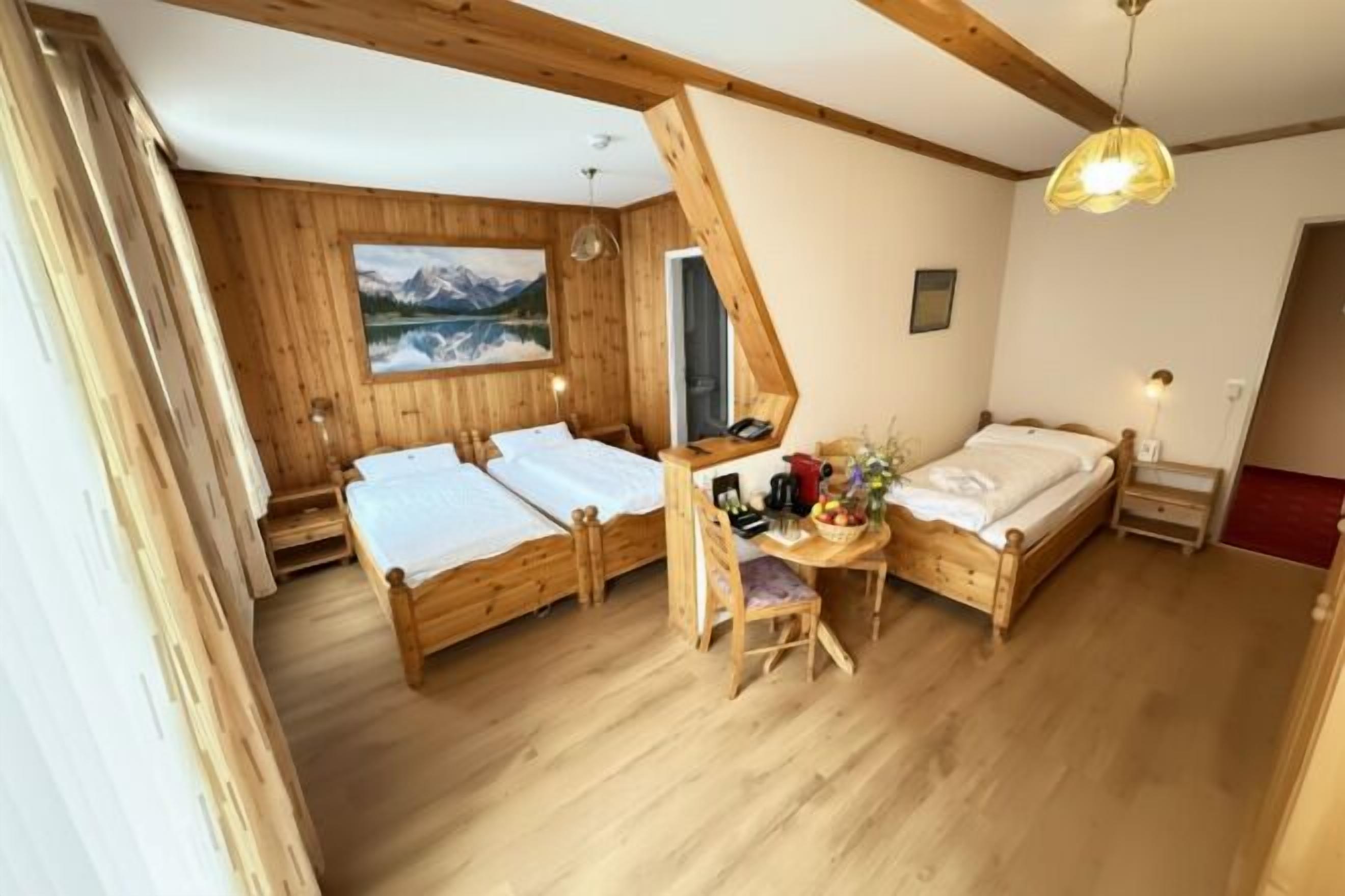 Premium bedding, memory foam beds, desk, soundproofing