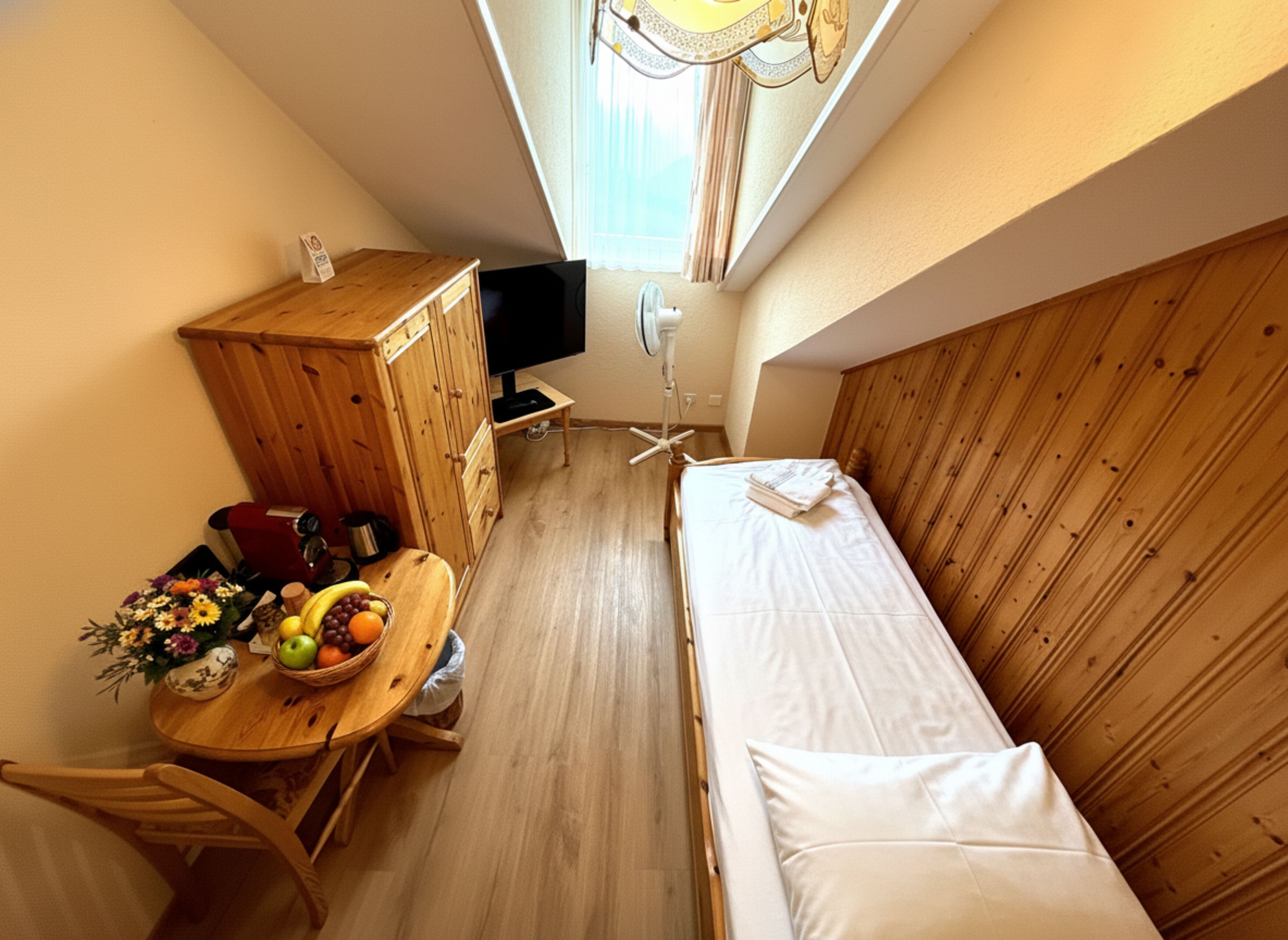 Kamar Single Basic | Seprai katun Mesir, seprai premium, dan tempat tidur Select Comfort