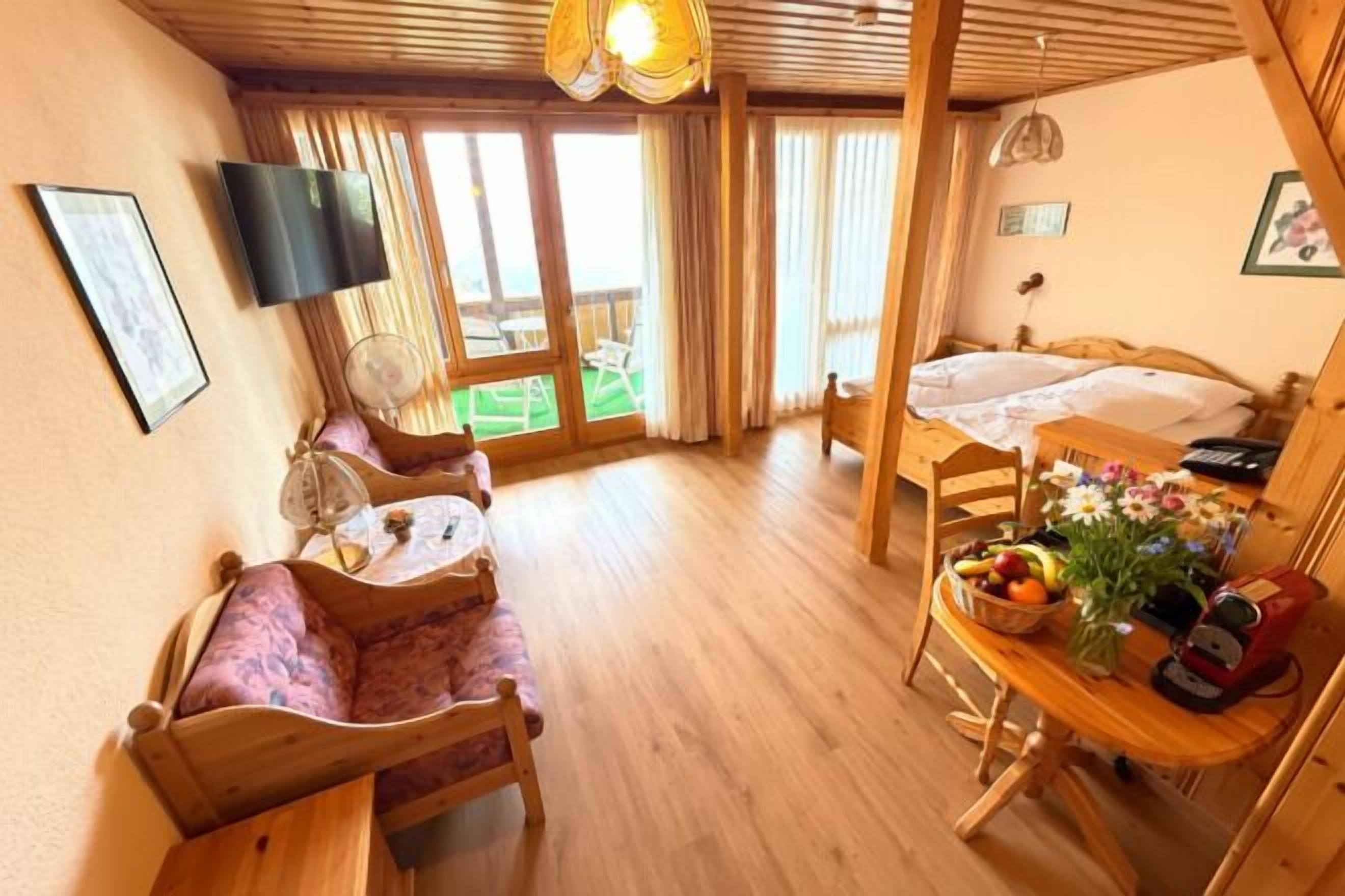 Premium bedding, memory foam beds, desk, soundproofing