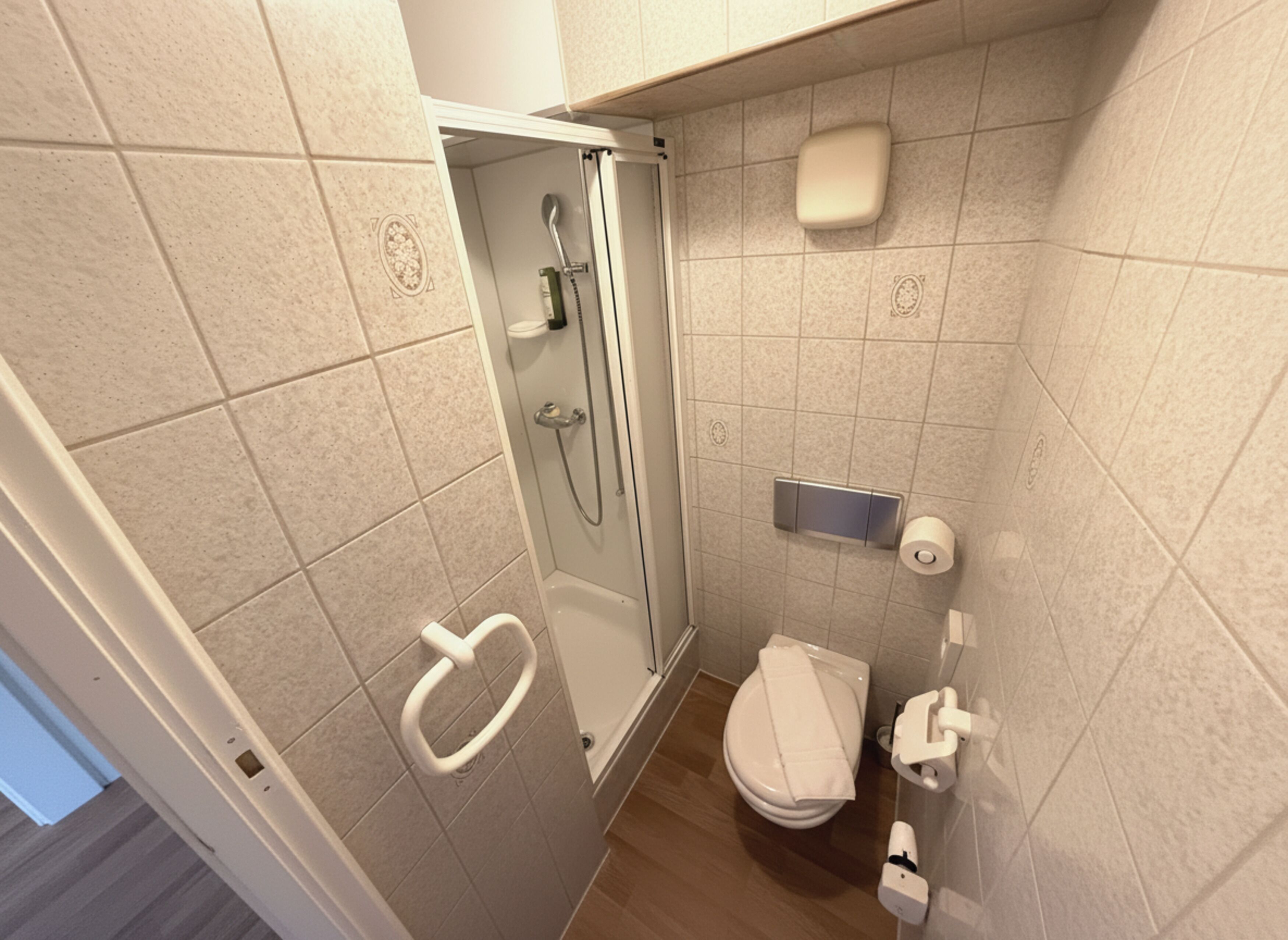 基础单人房 | 浴室 | 免费洗浴用品、吹风机、拖鞋、毛巾