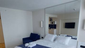 Studio | Free WiFi, bed sheets