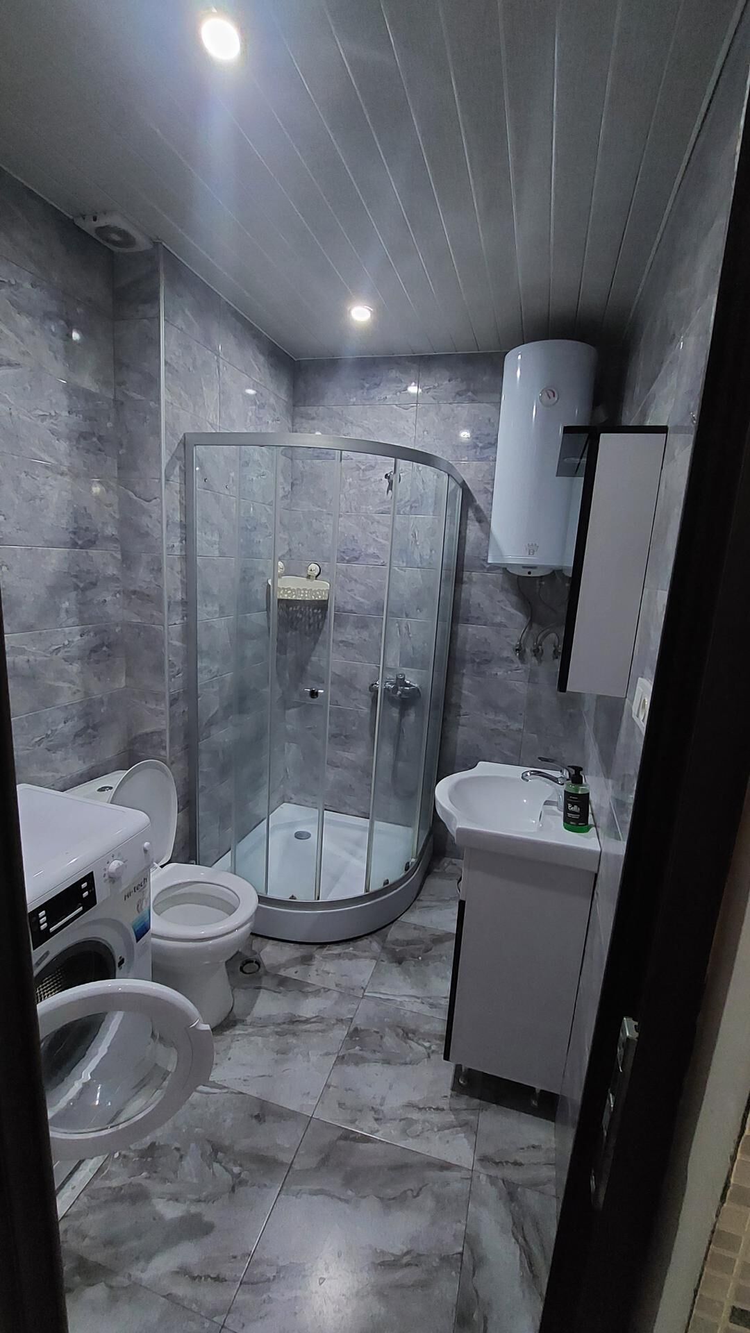 Apartment | Bilik Mandi | Pancuran mandi, kelengkapan dandanan diri percuma, pengering rambut 