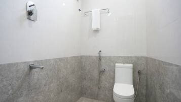 Shower, rainfall showerhead, towels