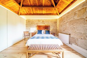 Superior Suite | Laptop workspace, soundproofing, iron/ironing board, free WiFi - Maia dos Reis Hotel Rural (Maia)