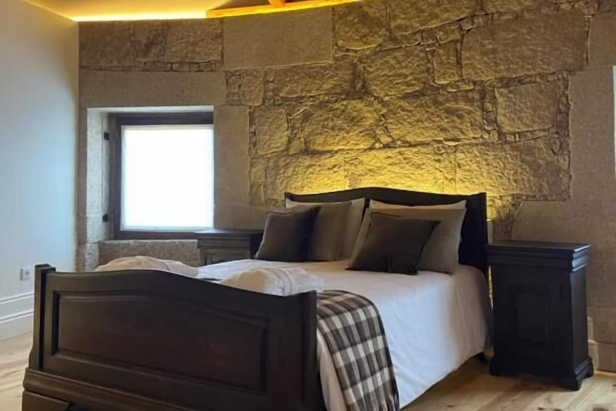 Executive Suite | 1 bedroom, soundproofing, iron/ironing board, free WiFi