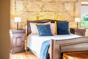Executive Suite | Laptop workspace, soundproofing, iron/ironing board, free WiFi - Maia dos Reis Hotel Rural (Maia)