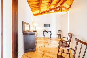 Suite ejecutiva | Espacio para trabajar con un portátil y sistema de insonorización