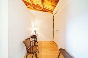 Standard Suite | Laptop workspace, soundproofing, iron/ironing board, free WiFi - Maia dos Reis Hotel Rural (Maia)