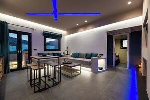 1 bedroom, minibar, individually decorated, individually furnished