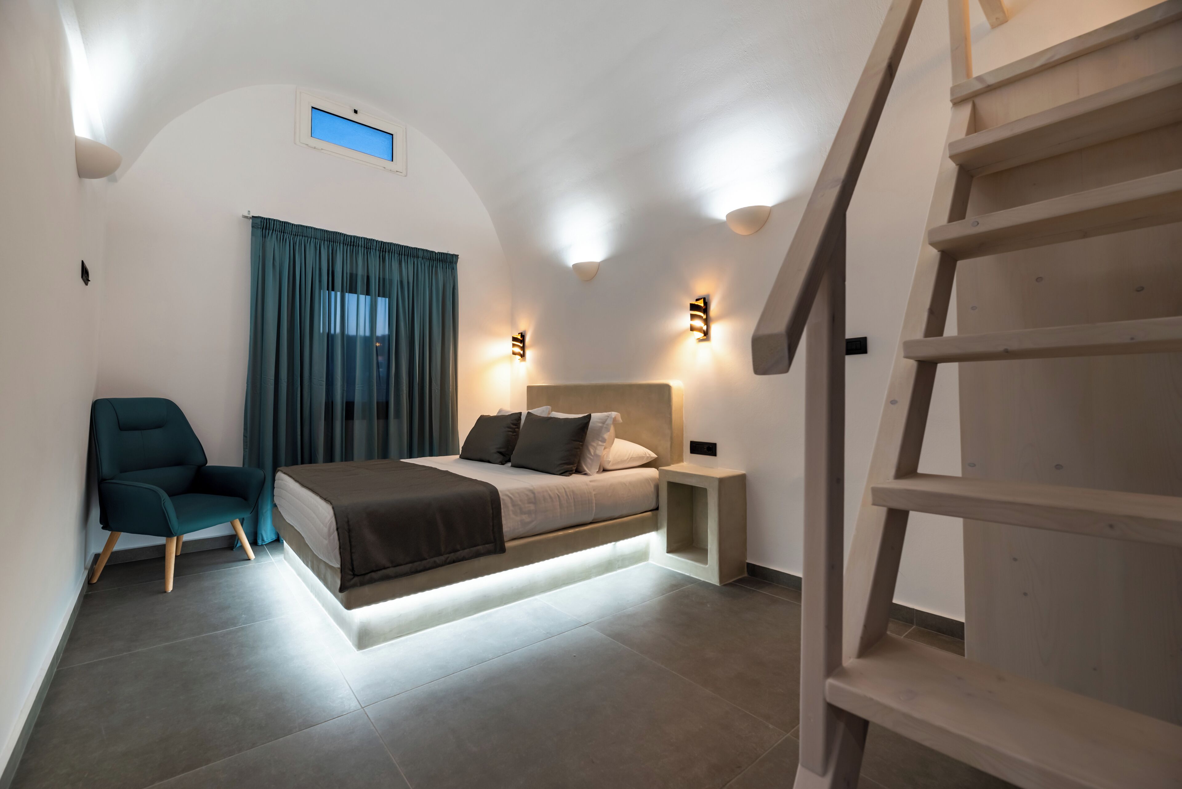 1 bedroom, minibar, individually decorated, individually furnished