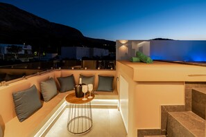 Penthouse exclusivo, hidromasaje | 1 habitación, minibar, decoración personalizada y muebles diferentes 
