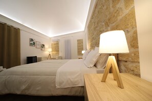 高级房 | 特色装修、办公桌、笔记本电脑工作区、免费 WiFi