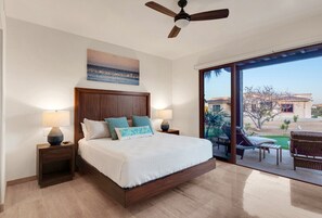 3 chambres, bureau, fer et planche à repasser, lit de bébé portatif