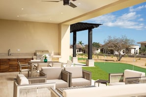 Outdoor dining - Palmilla Dunes 1911 Golf Cart and Putting Green (Palmilla)