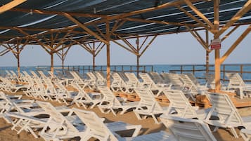 Spiaggia privata, un bar sulla spiaggia