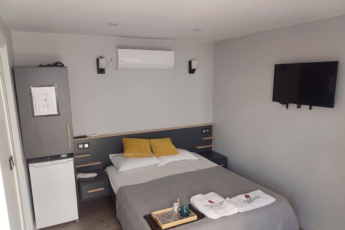 Chambre Standard | Literie de qualité supérieure, Wi-Fi gratuit, draps fournis