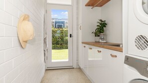 Interior - Belle Escapes - Beauty at the Beach (Glenelg North)