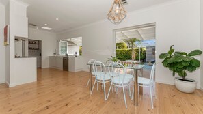 Dining - Belle Escapes - Beauty at the Beach (Glenelg North)