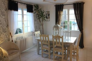 Dining - Le Bleu des Mers (Mers-les-Bains)