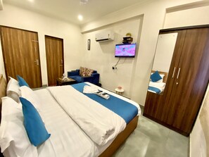 32-inch LED TV with satellite channels - Hotel bhagwati palace (Jaipur)