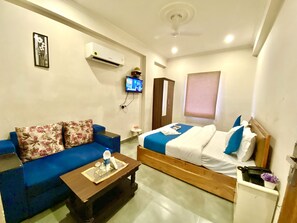 1 bedroom, desk, laptop workspace, free WiFi - Hotel bhagwati palace (Jaipur)