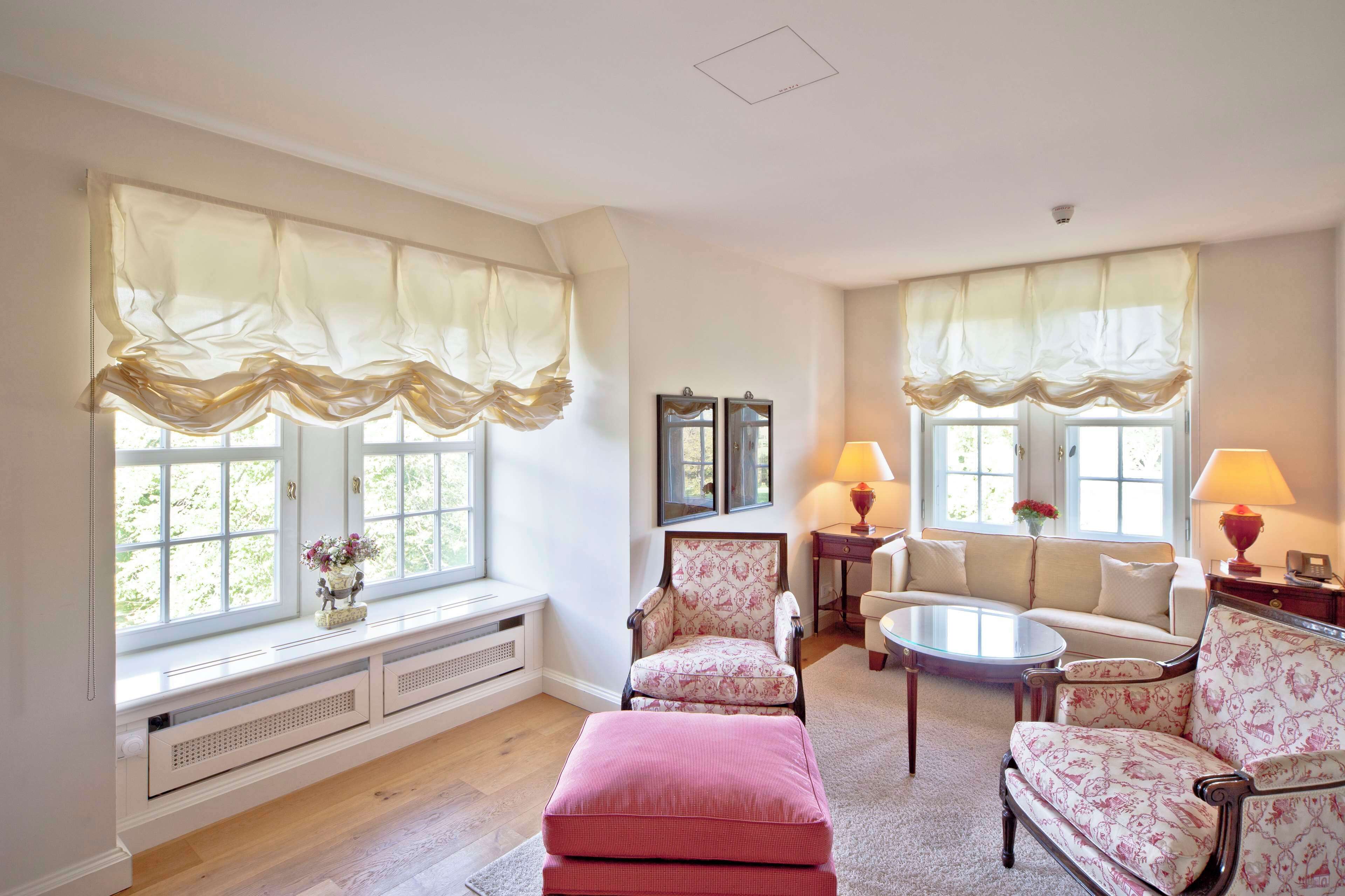 Minibar, safe på rommet, blendingsgardiner og strykejern/-brett