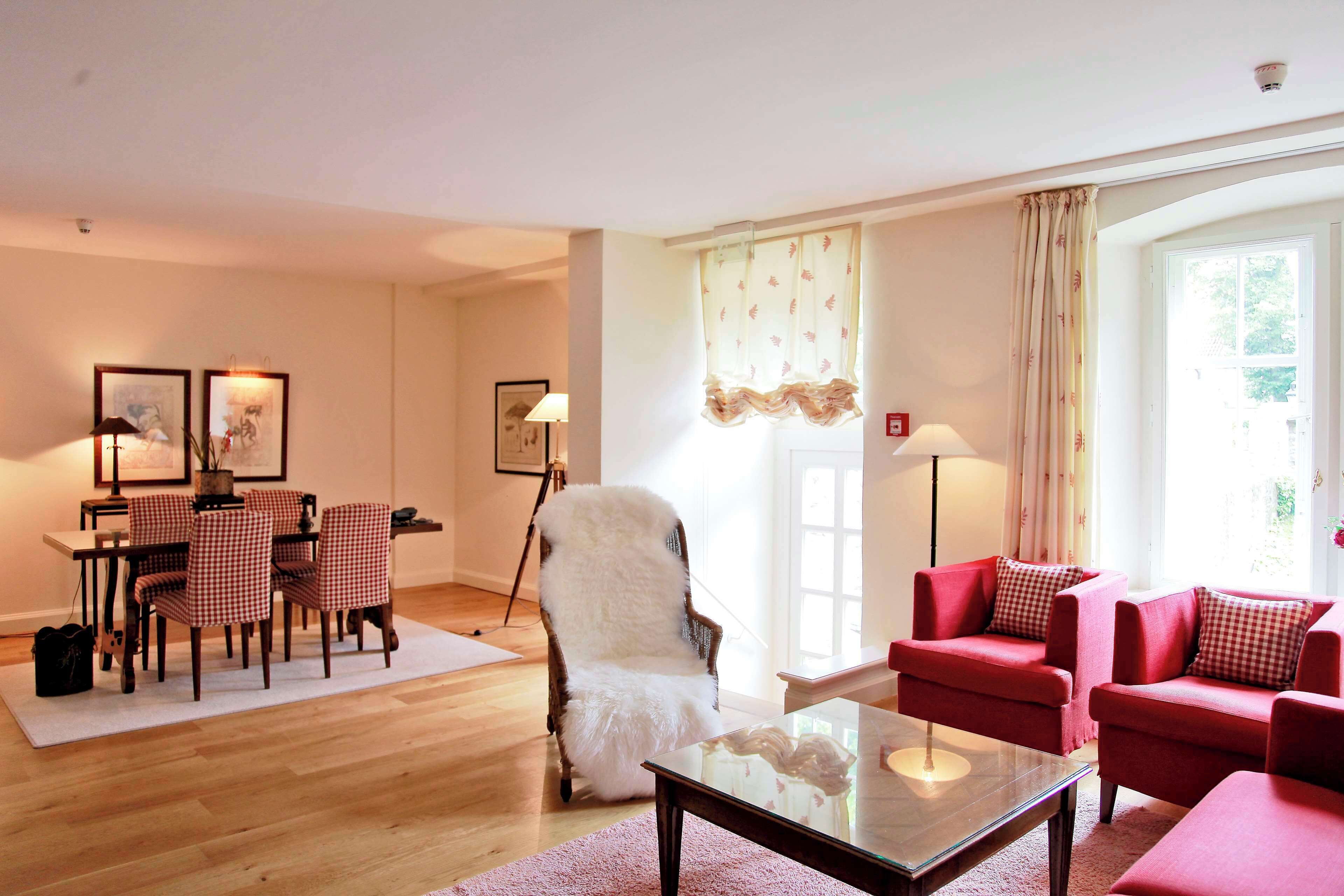 Minibar, pengeskab på værelset, mørklægningsgardiner