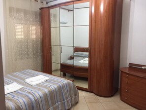 2 多间卧室、熨斗/熨衣板、WiFi、床单